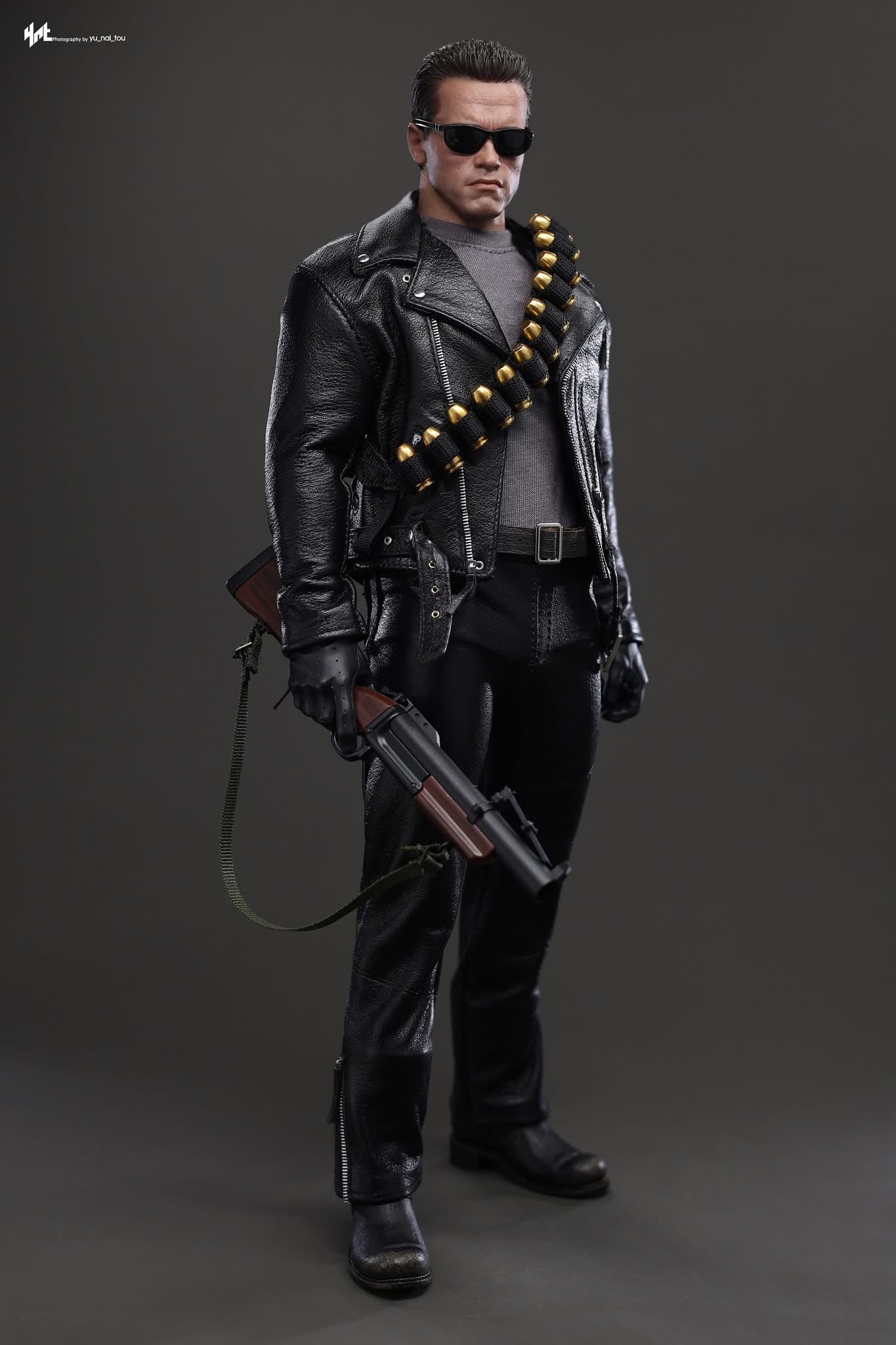 Hot Toys MMS795 Terminator 2: Judgment Day 1/6th Scale T-800 (2.0) Collectible Figure - Image 4