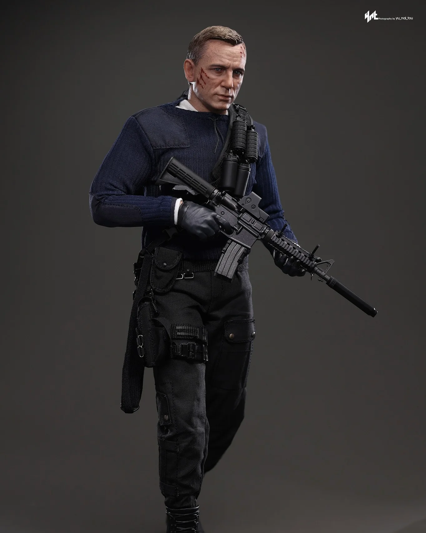 Hot Toys MMS804 No Time To Die 1/6th scale James Bond (Commando Outfit) Collectible Figure - Image 3