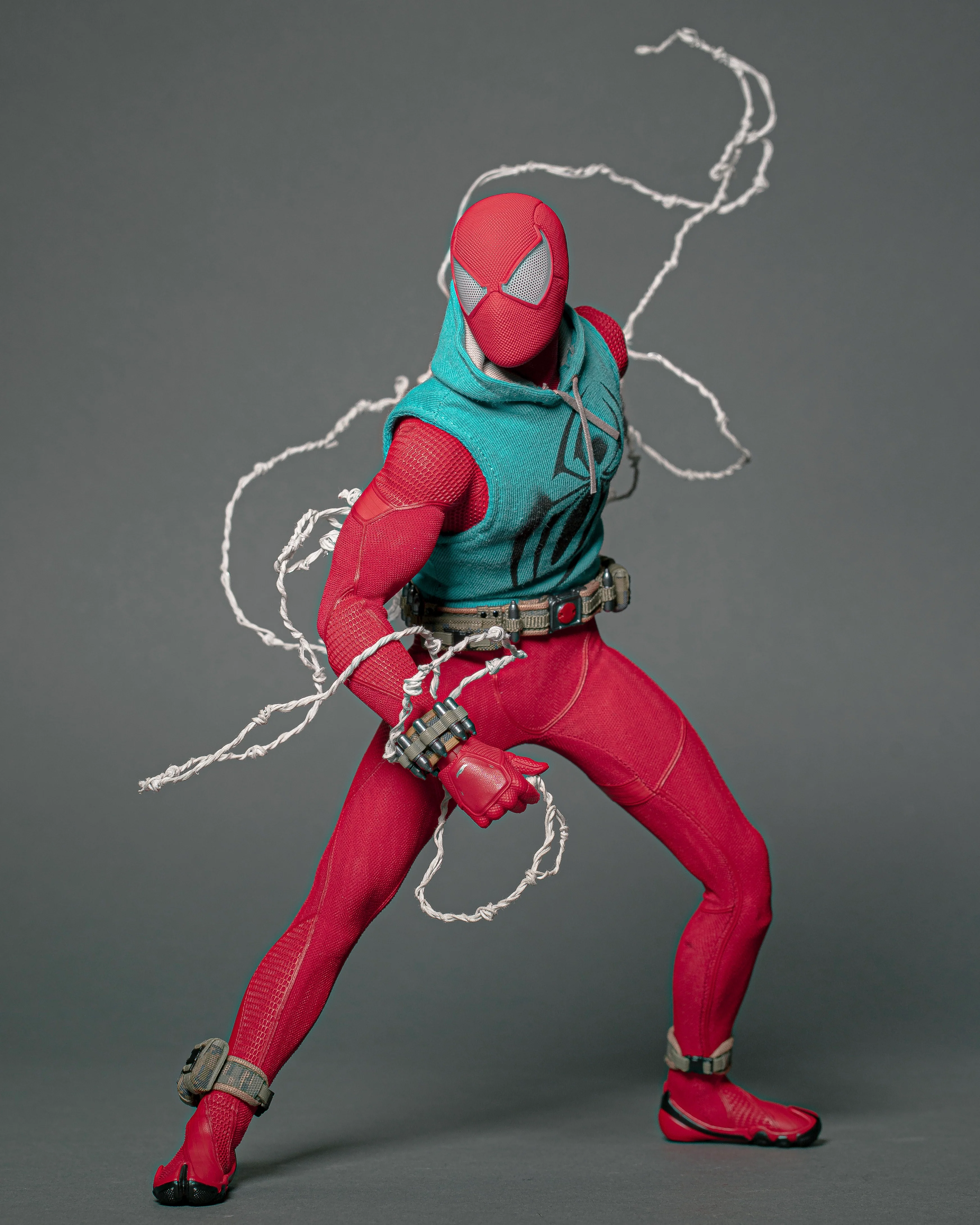 Hot Toys VGM34 Spiderman PS4 Scarlet Spider Suit 1/6 Scale Collectibles Figure - Image 3