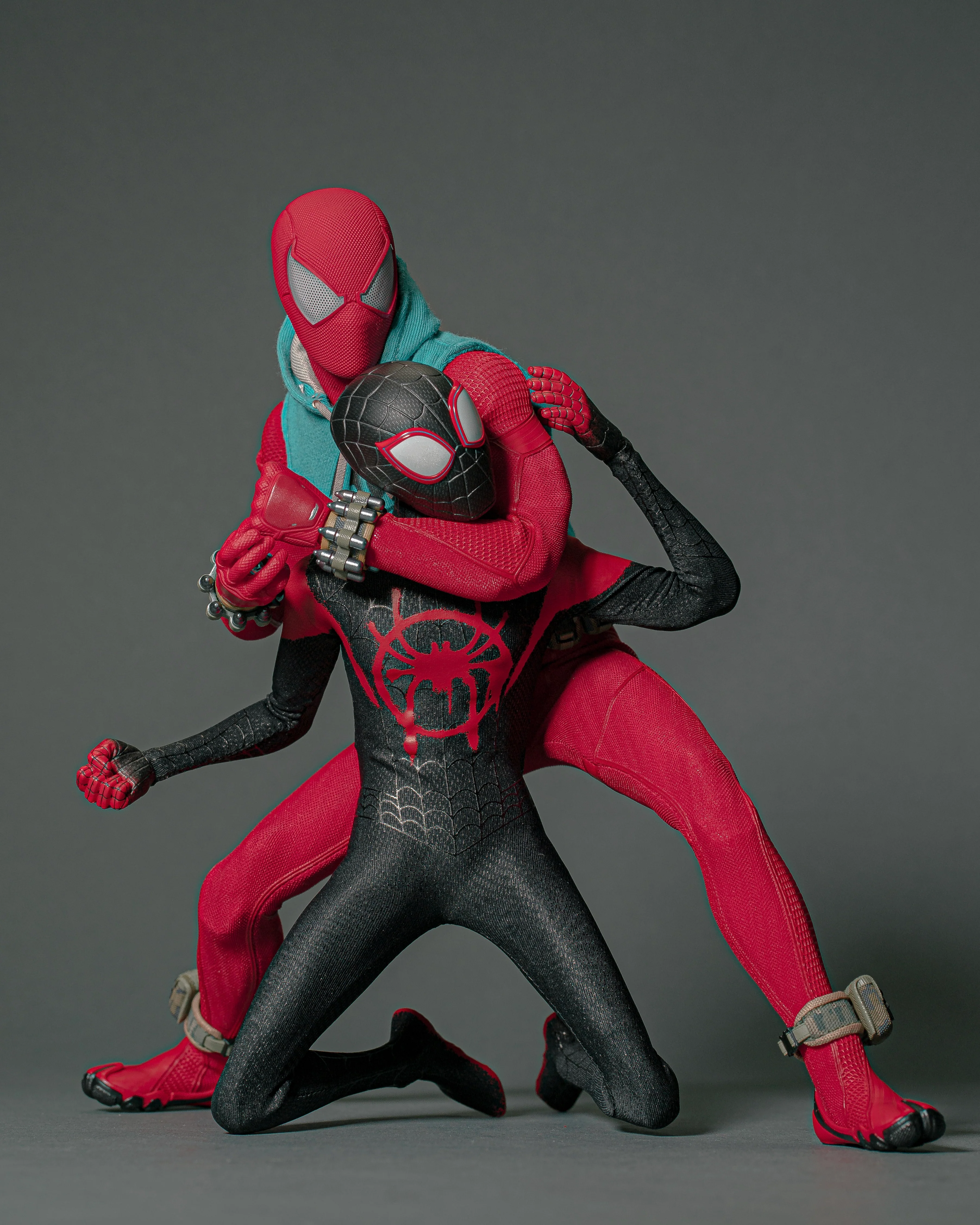 Hot Toys VGM34 Spiderman PS4 Scarlet Spider Suit 1/6 Scale Collectibles Figure - Image 6