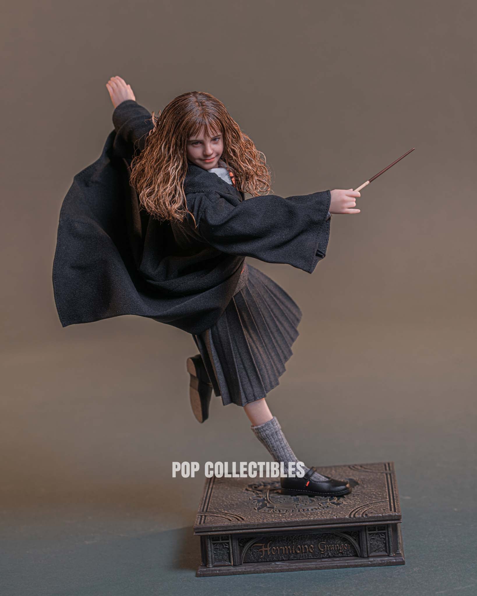 INART Harry Potter and the Philosopher’s Stone - Hermione Granger 1/6 Collectible Figure - Image 3
