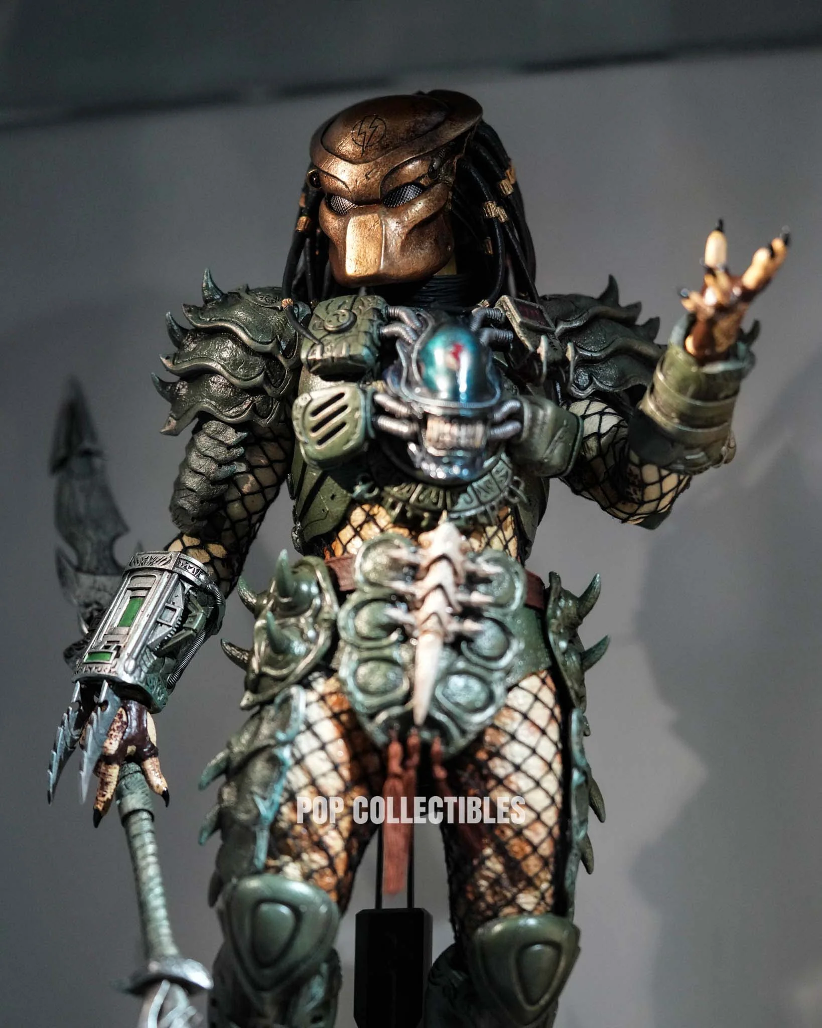 Preorder! Hot Toys CMS029B Predator 1/6th scale Broken Tusk Predator Collectible Figure (Special Edition) - Image 11