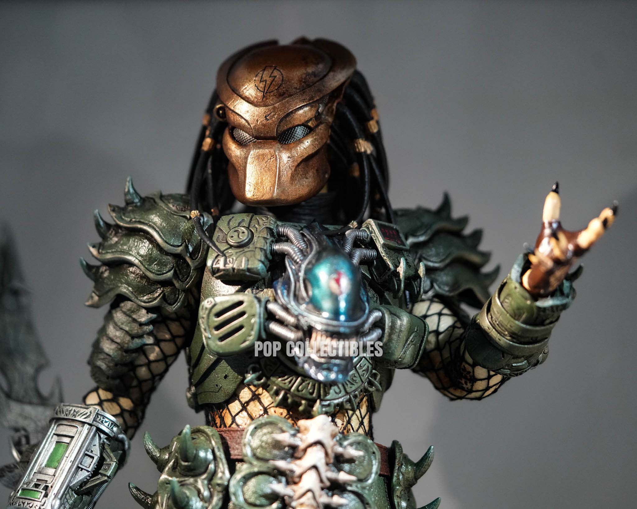 Preorder! Hot Toys CMS029B Predator 1/6th scale Broken Tusk Predator Collectible Figure (Special Edition) - Image 12