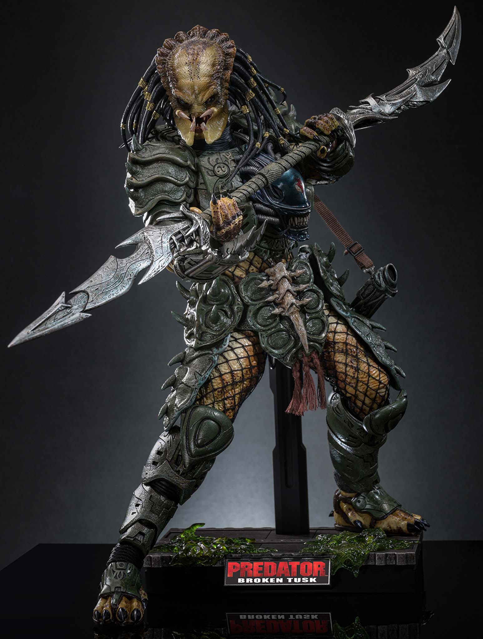Preorder! Hot Toys CMS029B Predator 1/6th scale Broken Tusk Predator Collectible Figure (Special Edition) - Image 17