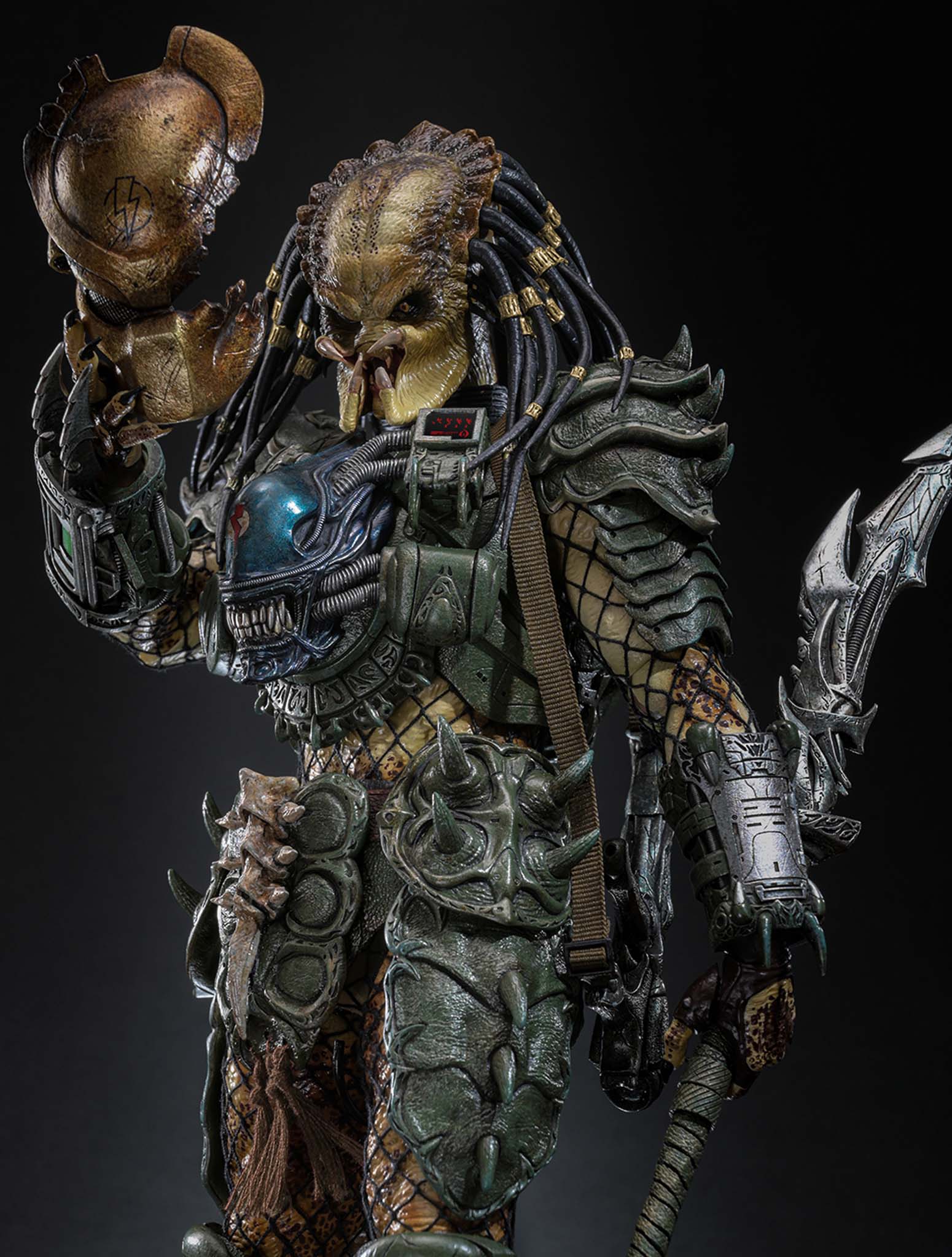Preorder! Hot Toys CMS029B Predator 1/6th scale Broken Tusk Predator Collectible Figure (Special Edition) - Image 21