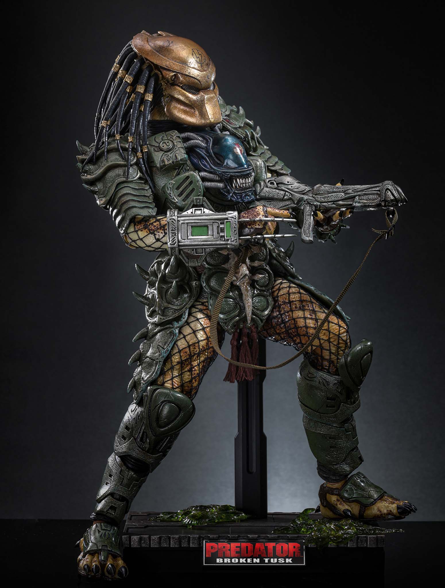 Preorder! Hot Toys CMS029B Predator 1/6th scale Broken Tusk Predator Collectible Figure (Special Edition) - Image 26