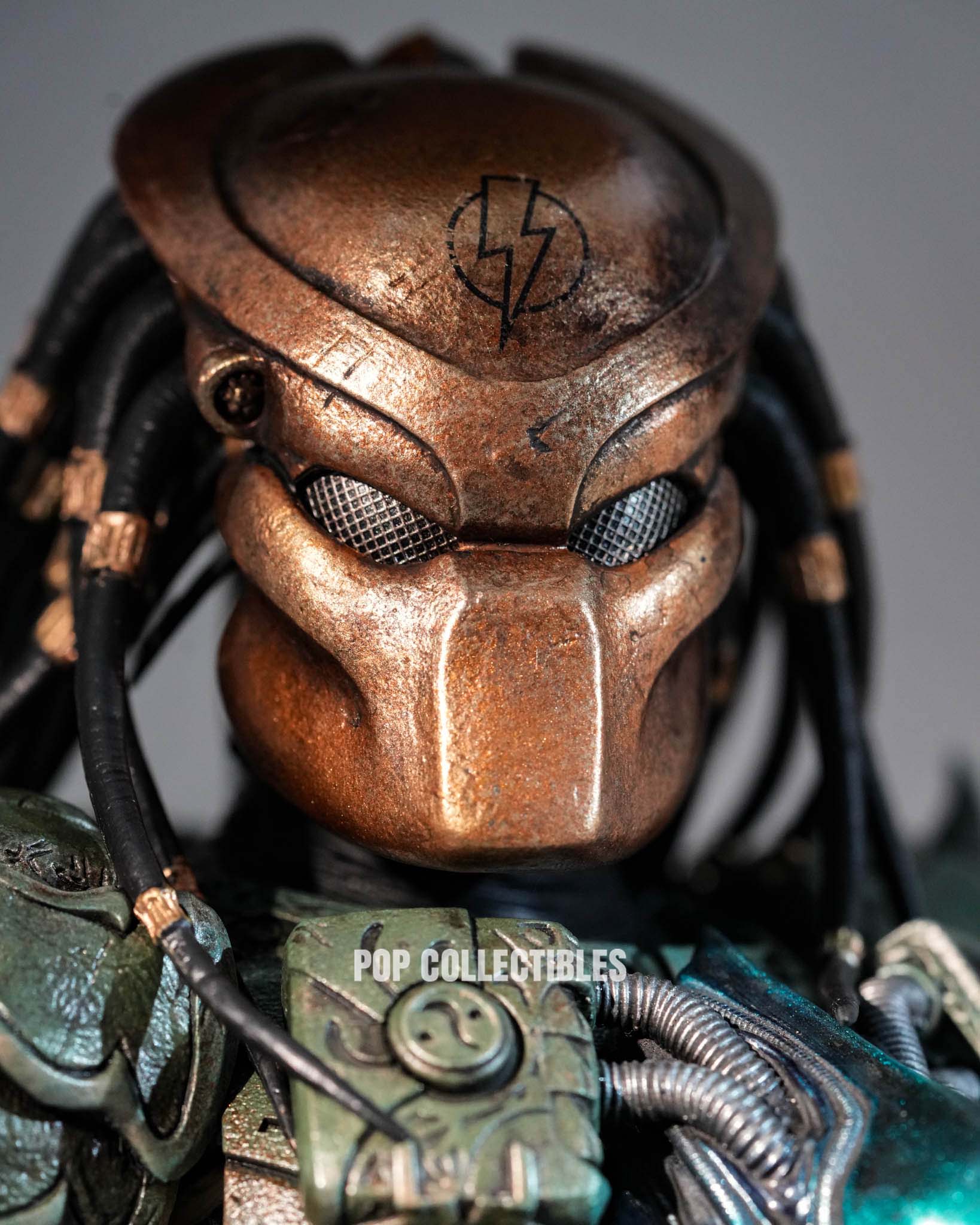Preorder! Hot Toys CMS029B Predator 1/6th scale Broken Tusk Predator Collectible Figure (Special Edition) - Image 4