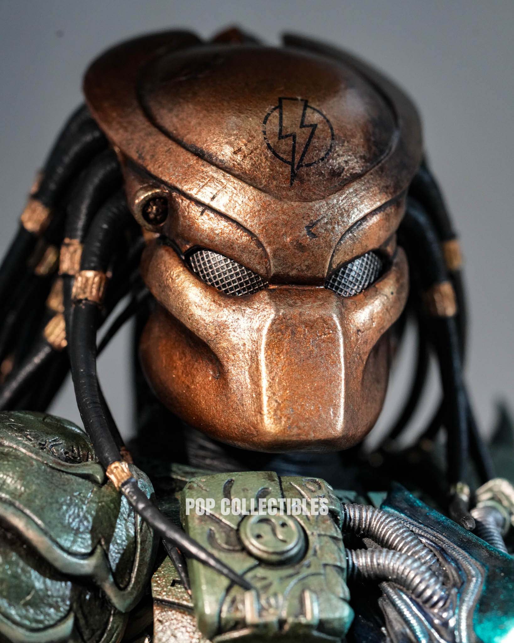 Preorder! Hot Toys CMS029B Predator 1/6th scale Broken Tusk Predator Collectible Figure (Special Edition) - Image 7