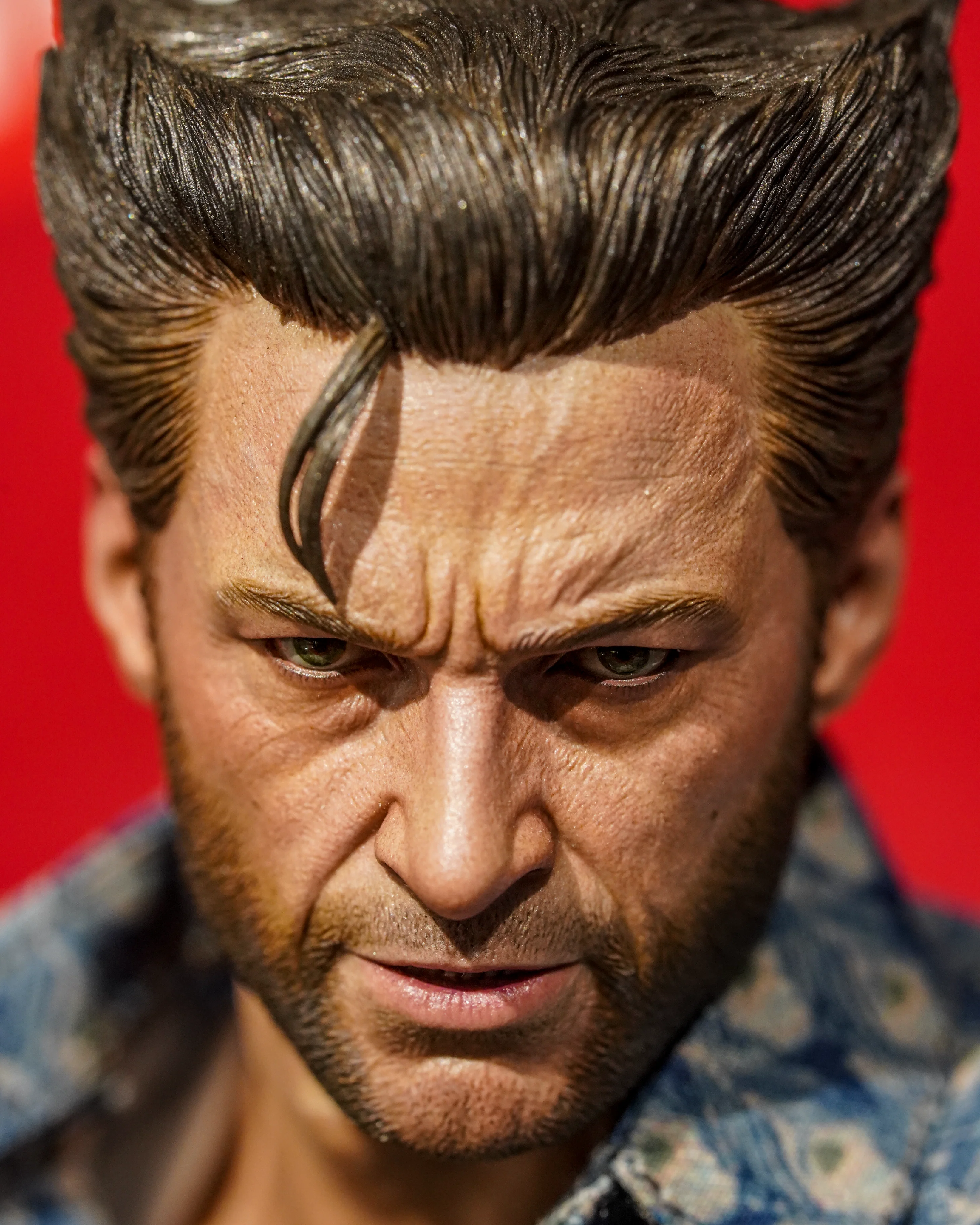 Hot Toys MMS660B X-Men: Days of Future Past 1/6th scale Wolverine (1973 Version) Collectible Figure (Deluxe Version Special Edition) - Image 4