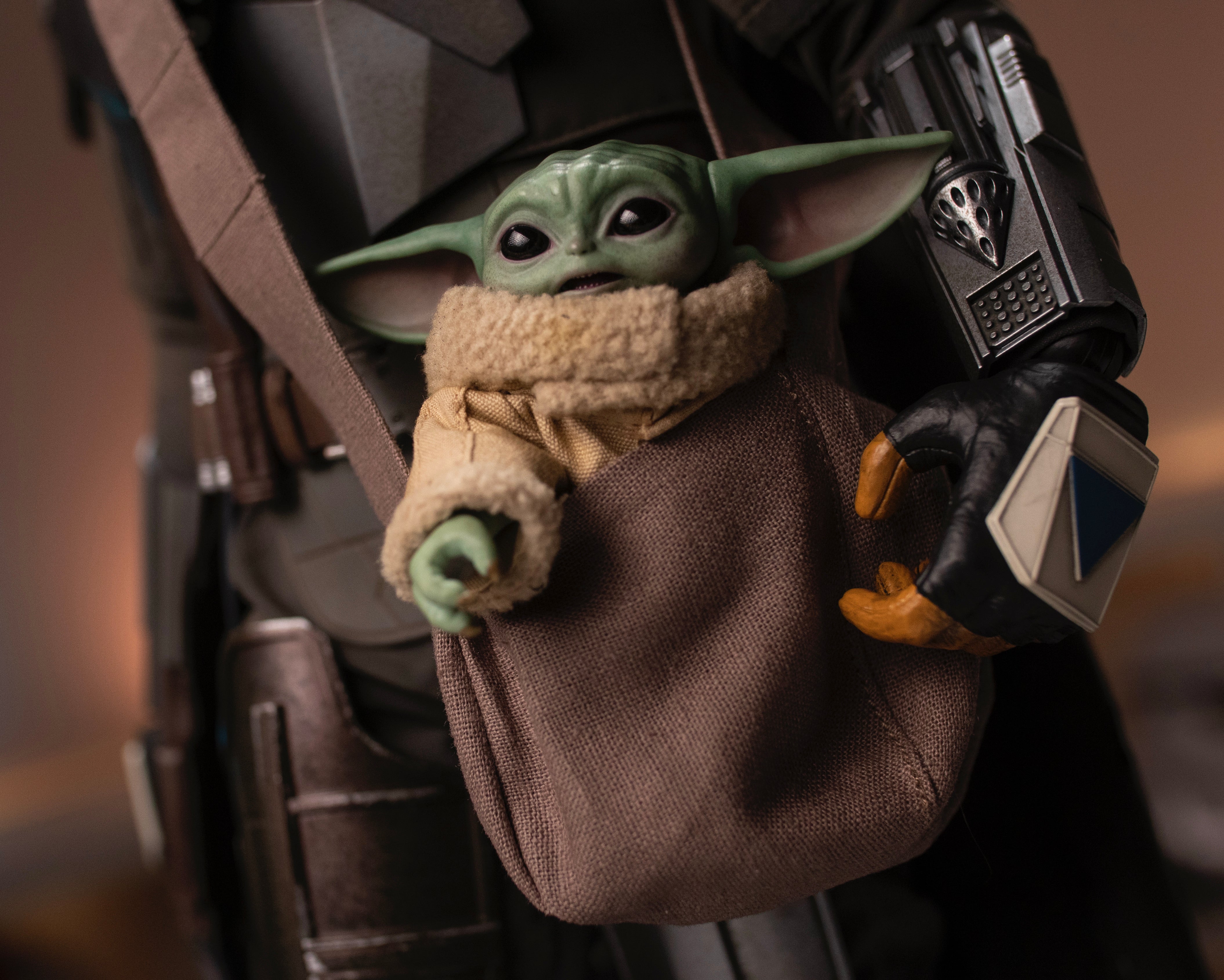 Hot toys QS017 The Mandalorian and the Child Deluxe version 1/4 Collectibles Set - Image 4