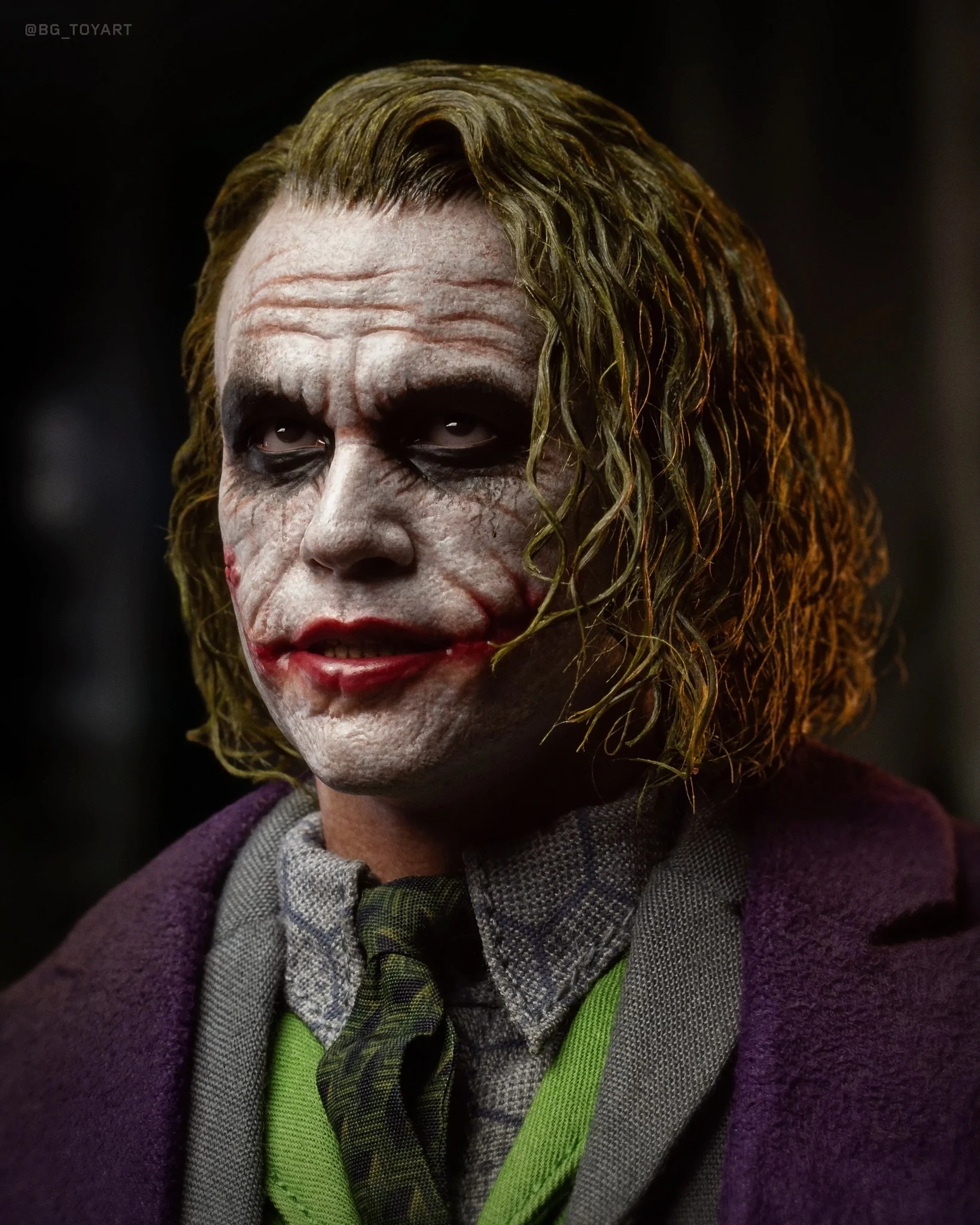 Hot Toys DX33AE The Dark Knight Trilogy 1/6th scale The Joker Collectible Figure Rooted Hair Artisan Edition - Image 4