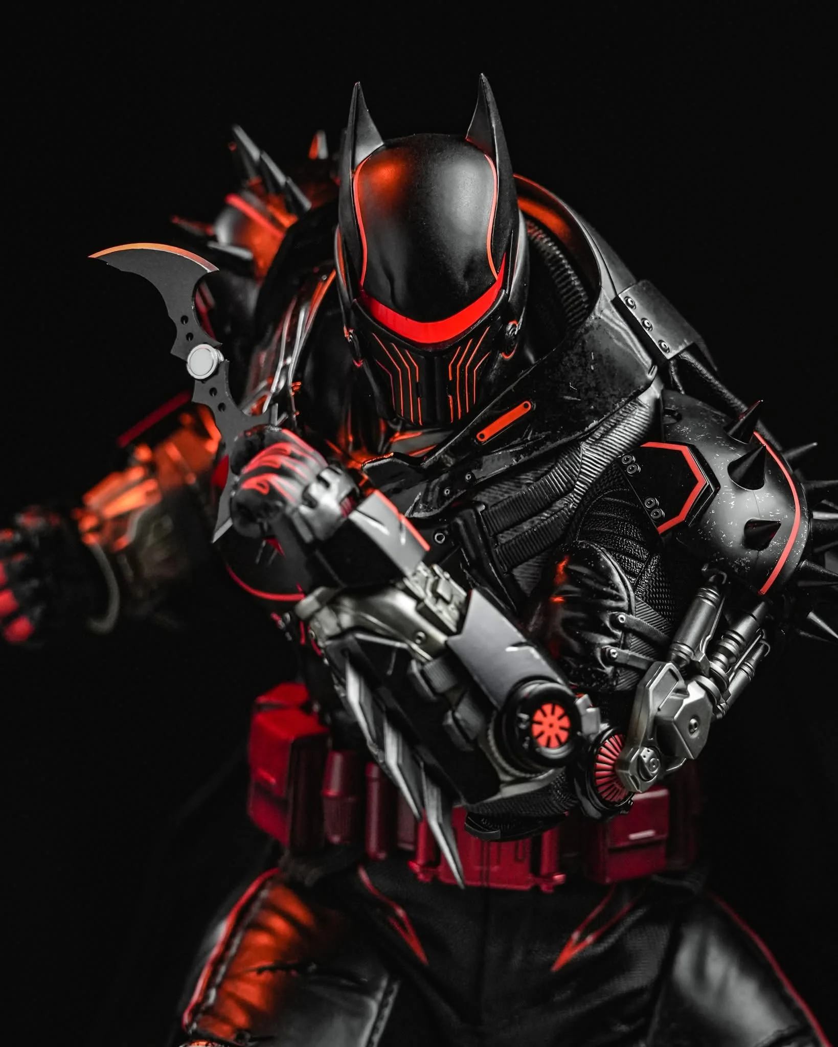 Hot Toys VGM73 Batman: Arkham Origins 1/6th scale Batman (XE Suit Hellbat Version) Collectible Figure [Hot Toys Exclusive] - Image 7