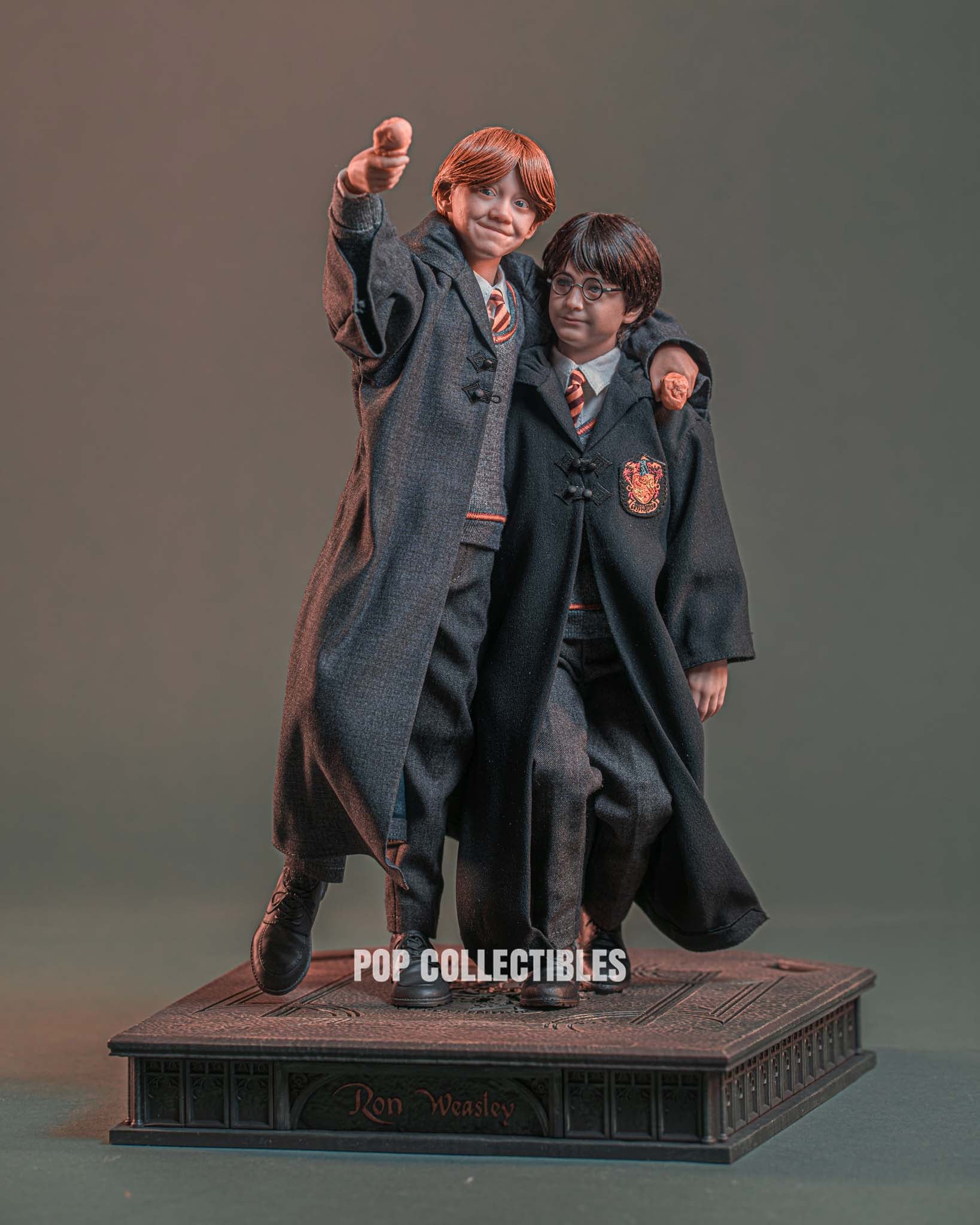 INART Harry Potter and the Philosopher's Stone - Ron Weasley 1/6 Collectible Figure Deluxe Version (Rooted Hair) - Image 4