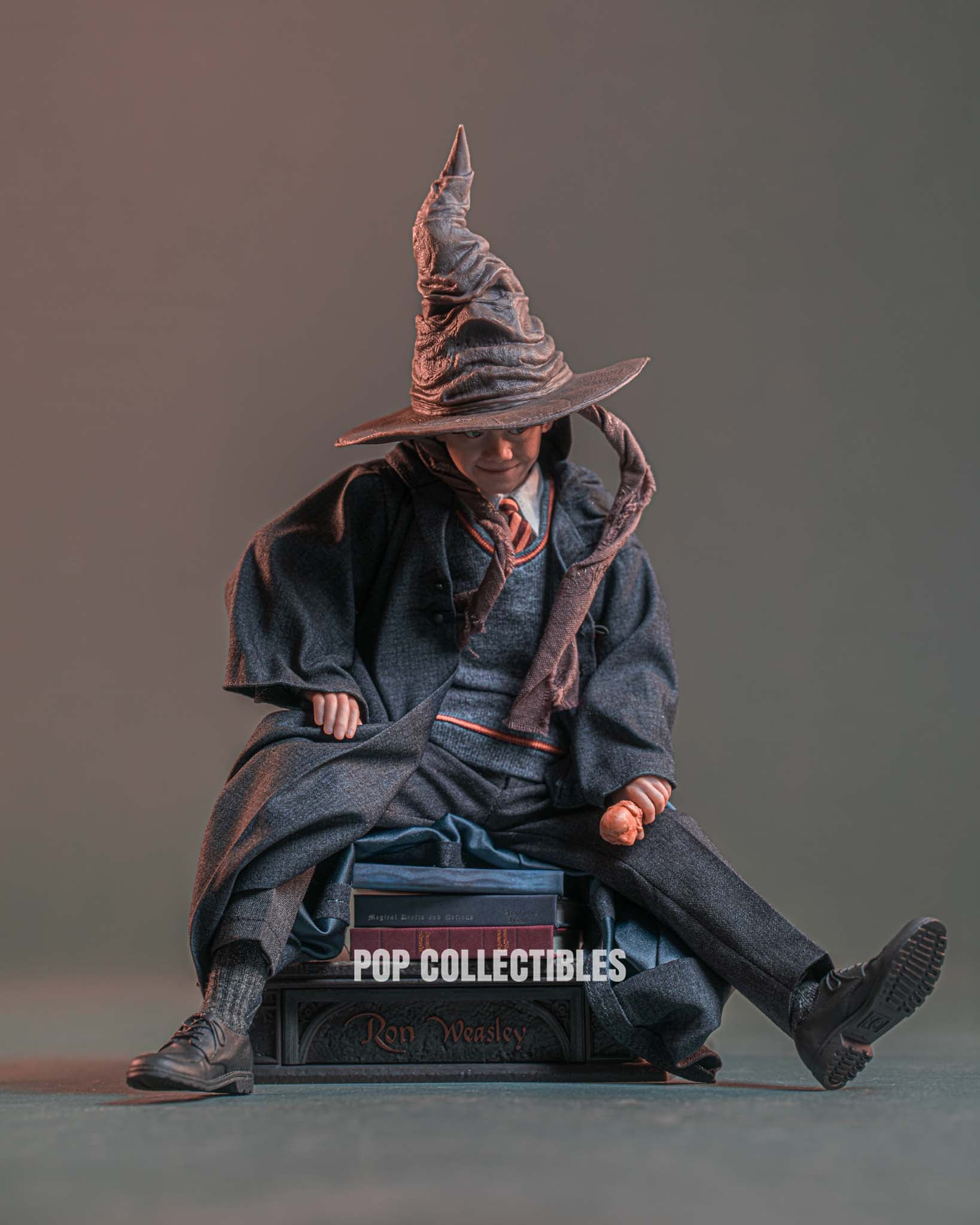 INART Harry Potter and the Philosopher's Stone - Ron Weasley 1/6 Collectible Figure Deluxe Version (Rooted Hair) - Image 8