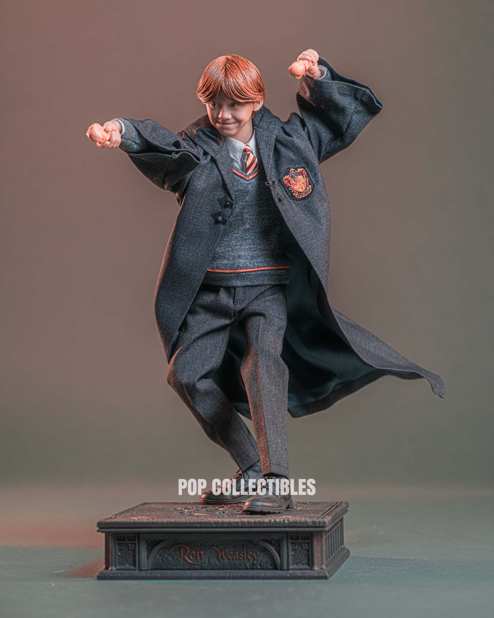 INART Harry Potter and the Philosopher's Stone - Ron Weasley 1/6 Collectible Figure Deluxe Version (Rooted Hair) - Image 9